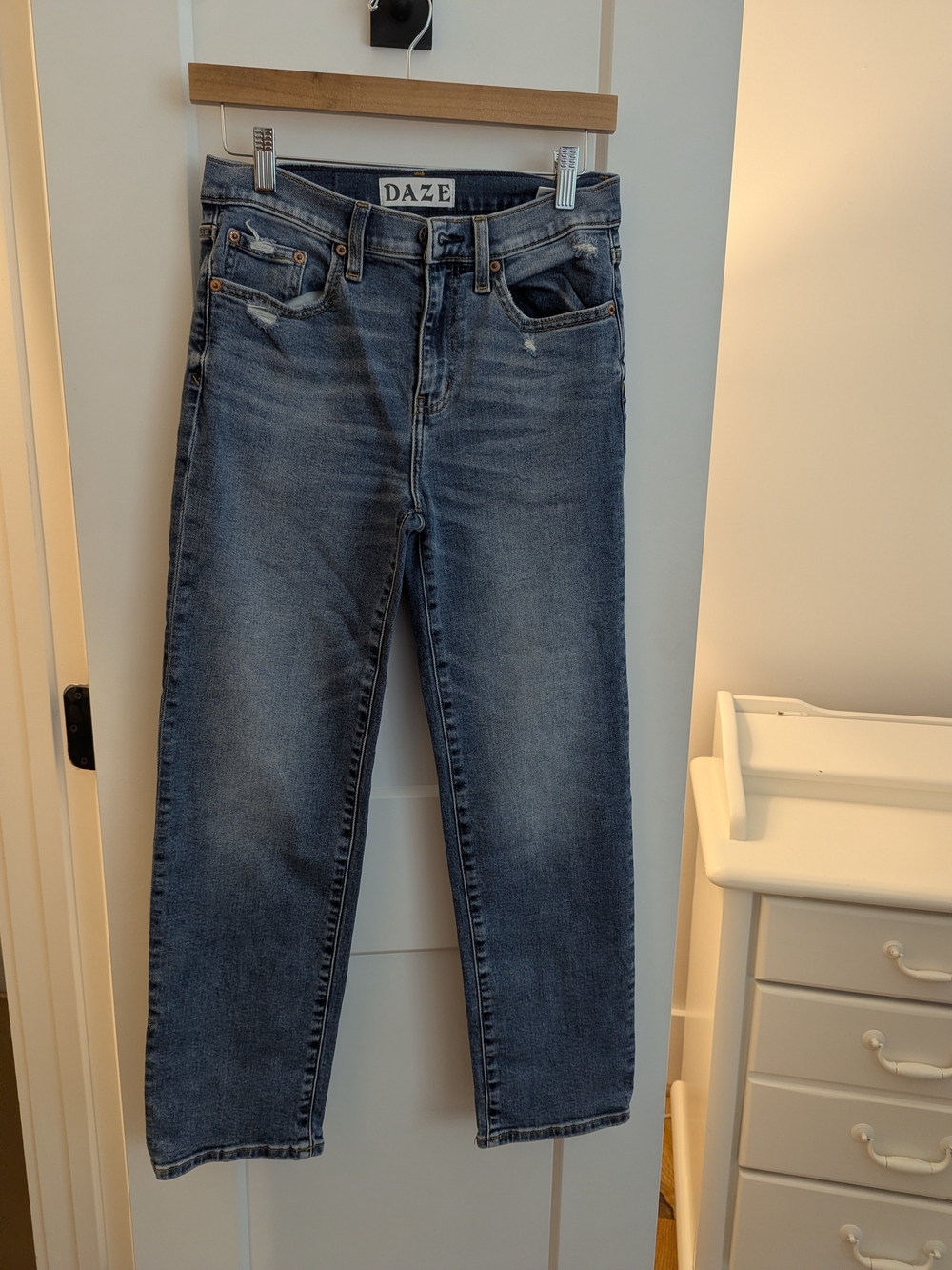 DAZE Women's Straight Jeans in Faded Blue